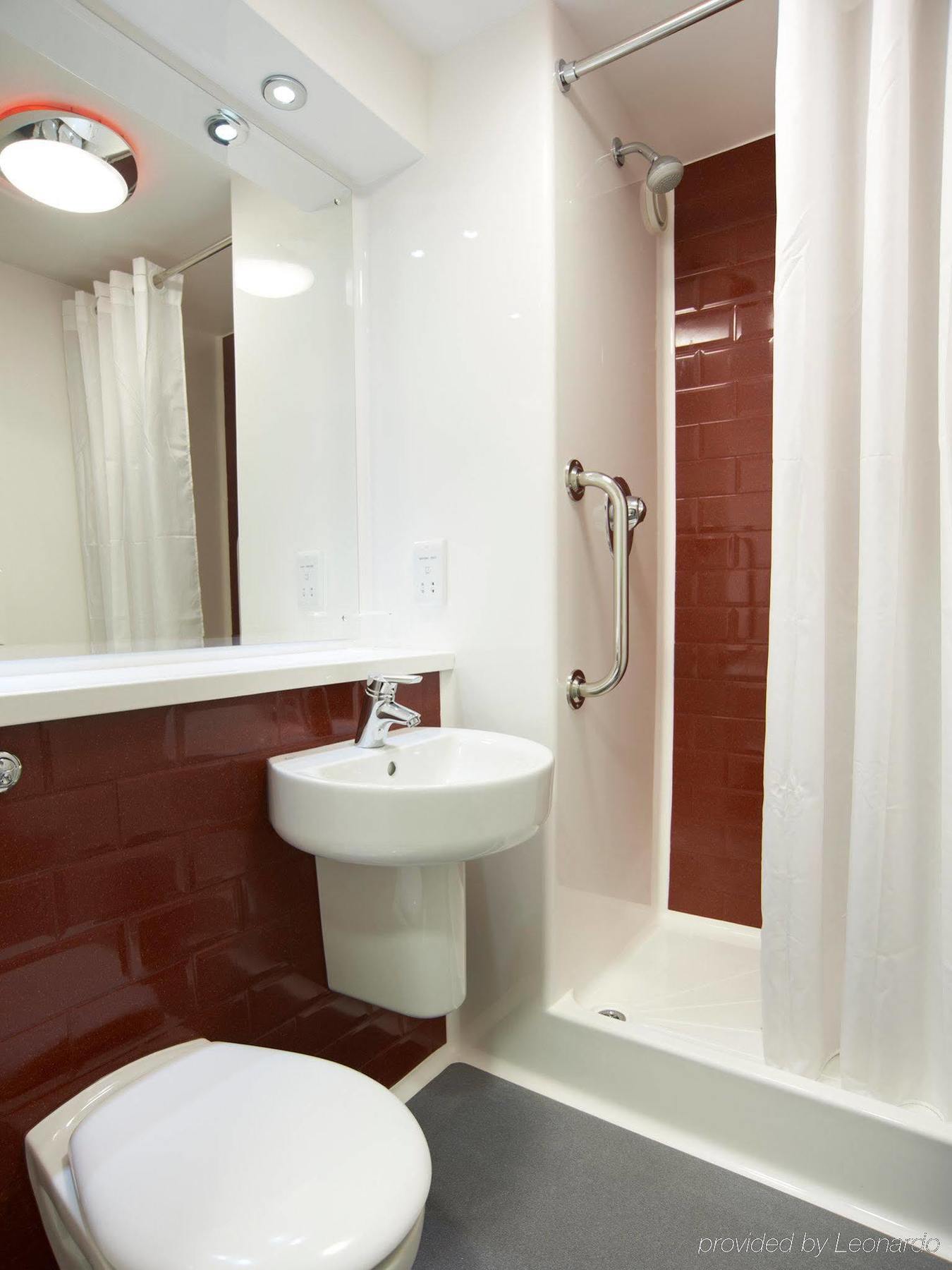 Travelodge London Stadtteil Ealing Exterior foto